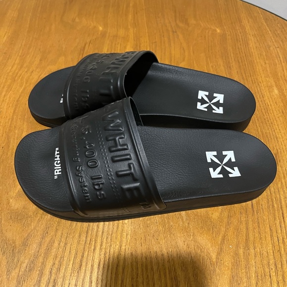 Off white slides - Picture 6 of 7